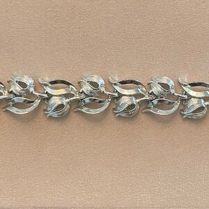Vintage floral theme bracelet